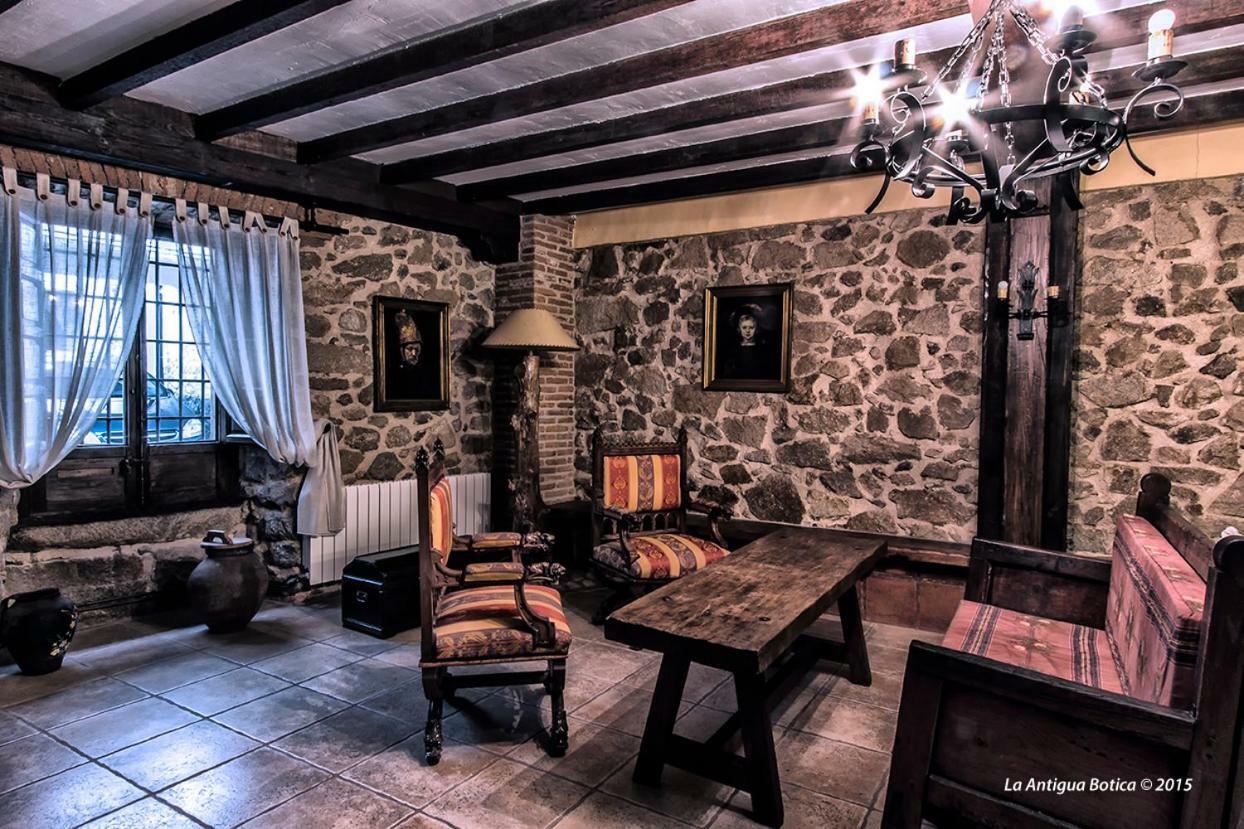 La Antigua Botica Guest House Pasaron Exterior photo